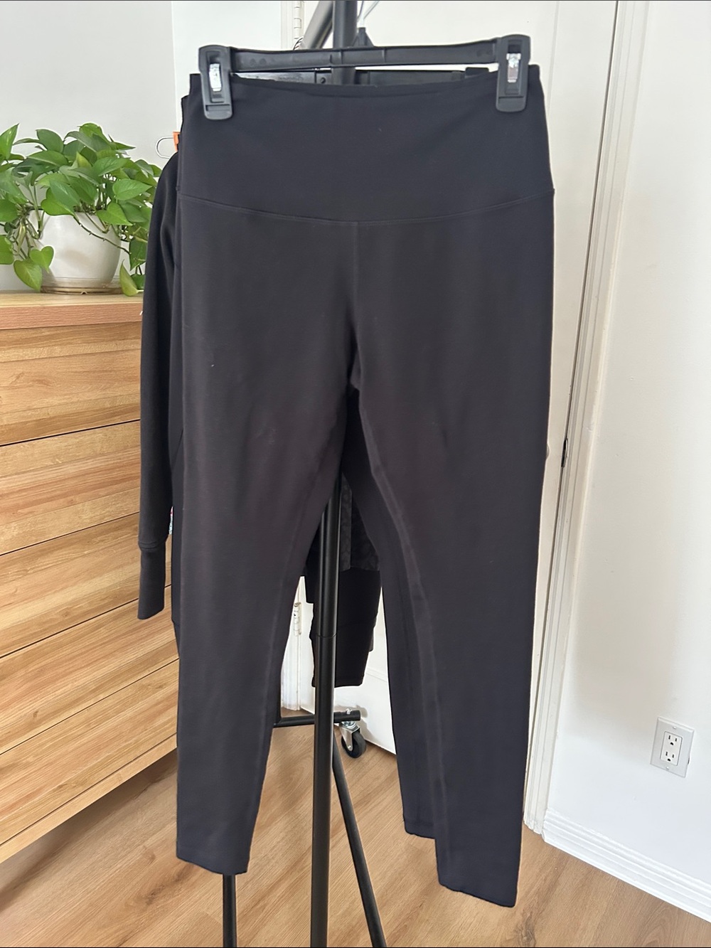 Zella Full Length Leggings. Size medium. 28” inseam. Black. Clean